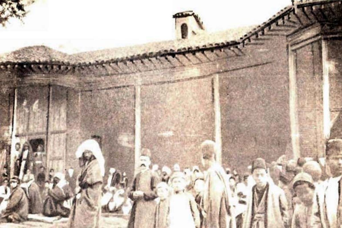 تصویری از مراسم نمایش سنتی تعزیه رشت زمان قاجار