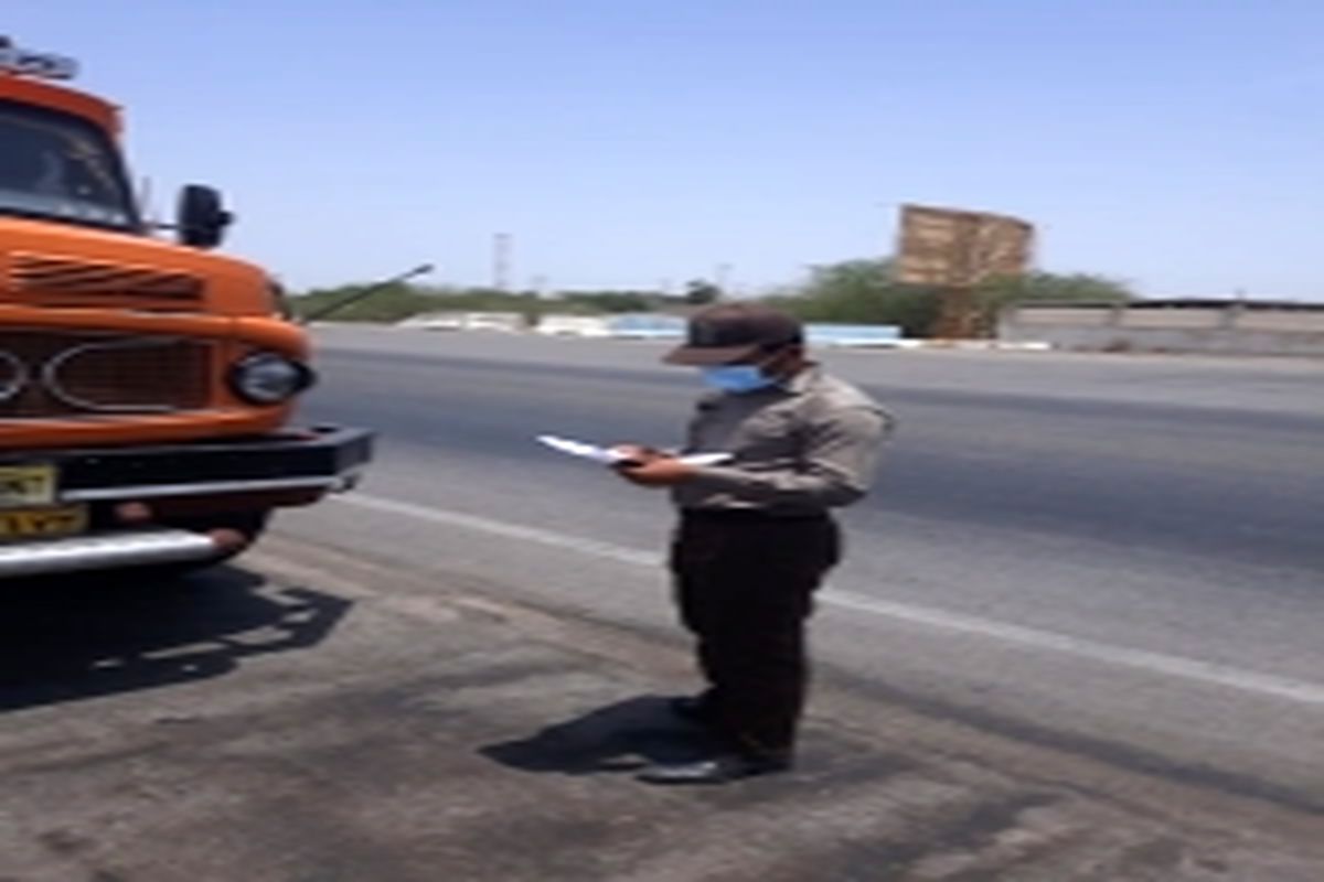 کنترل محموله های چوب در جاده های مواصلاتی شهرستان بندرعباس