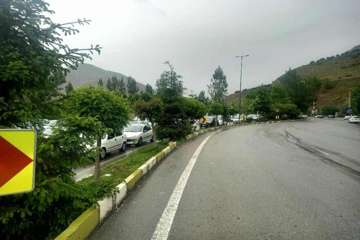 تردد در چالوس و هراز روان است/بارش پراکنده باران در مازندران و گلستان