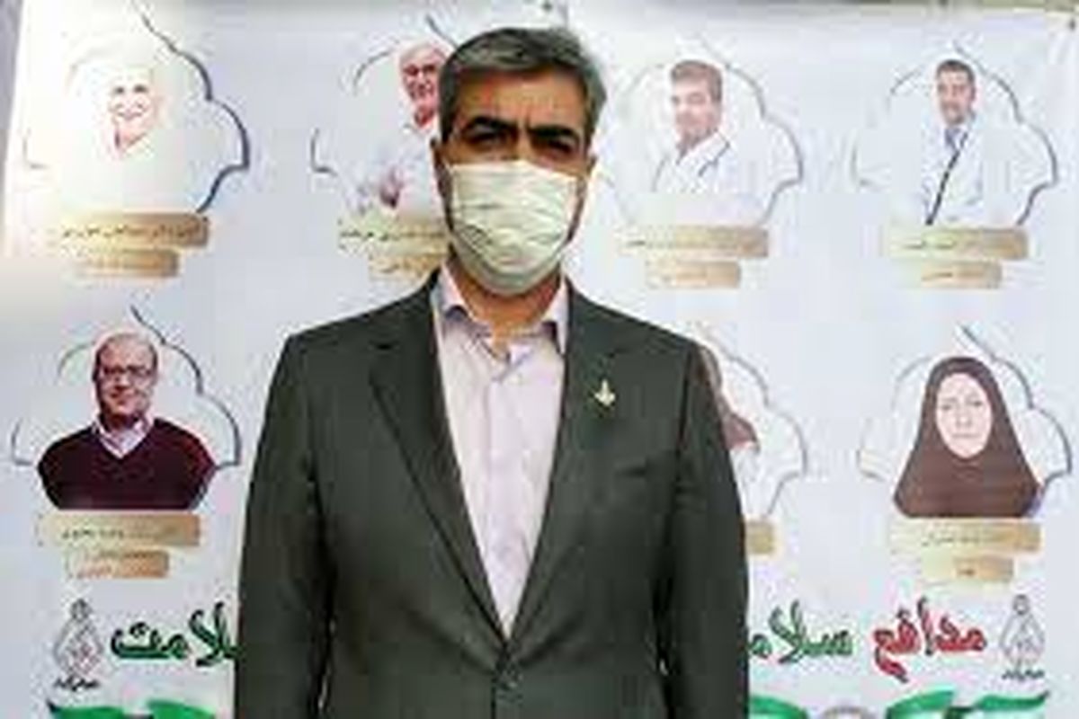 کمک پزشکان بخش خصوصی مشهد به مراکز دولتیِ واکسیناسیون و درمان کرونا