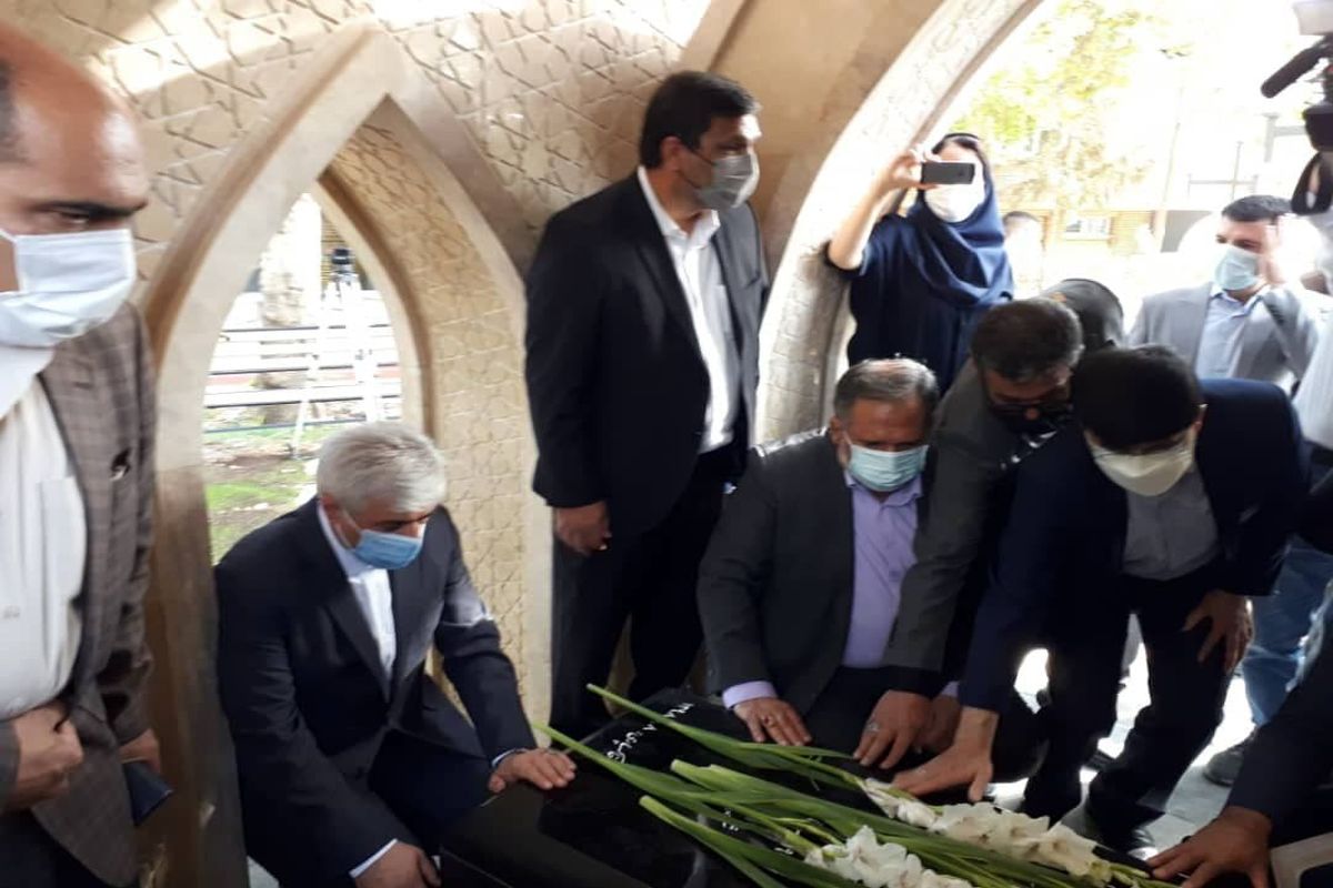 سجادی بر سر مزار شهید گمنام حاضر شد