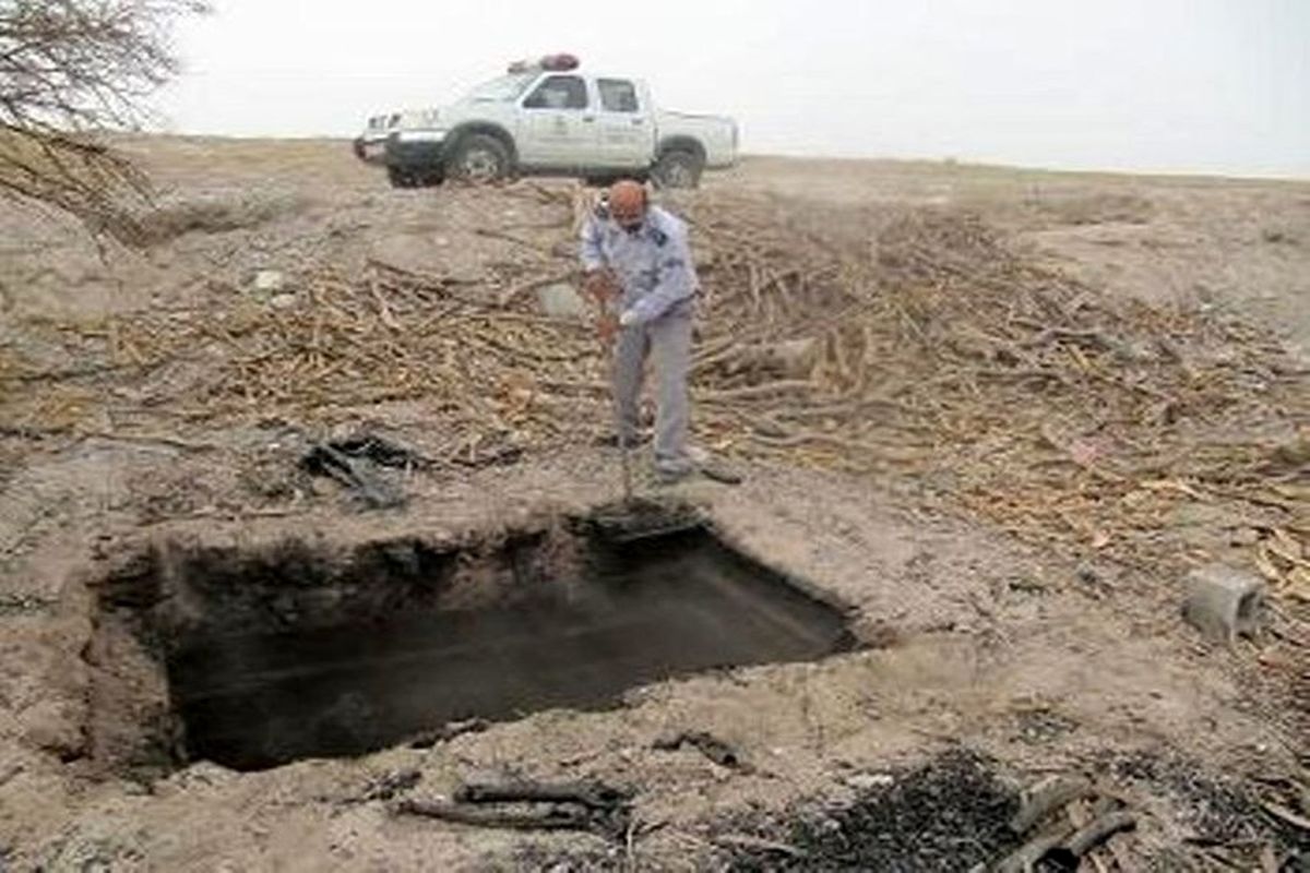 تخریب یک باب کوره تولید ذغال غیرمجاز در شهرستان بندرلنگه