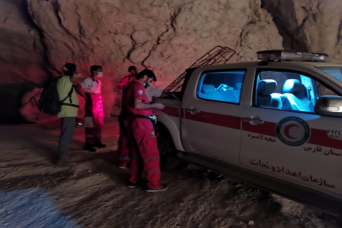 نجات جان زن ۴۵ ساله در ارتفاعات شهر اشکنان