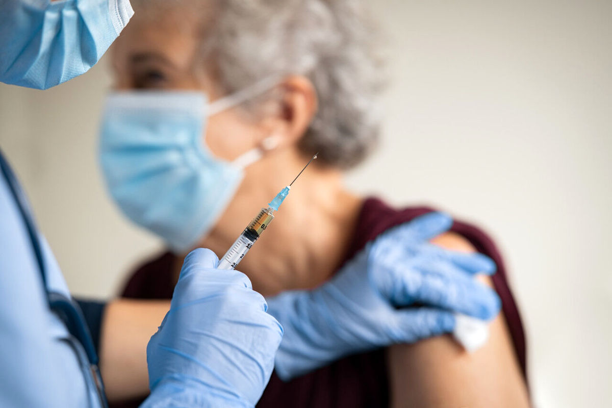 عوارض دوز تقویتی واکسن کرونا چیست؟