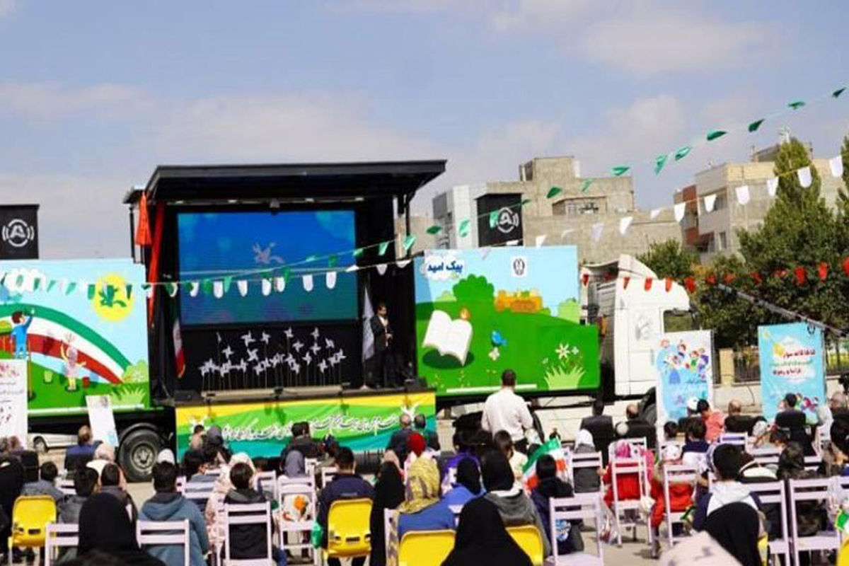 بهره‌برداری از «نخستین تماشاخانه سیار» کانون خراسان رضوی در هفته ملی کودک