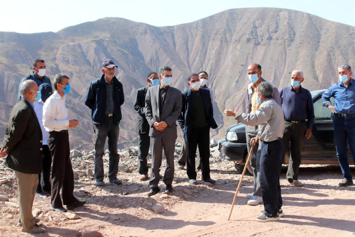 بازرس کل استان قزوین از نحوه فعالیت معدن سنگ روستای دهک و سرخ کوله بازدید کرد