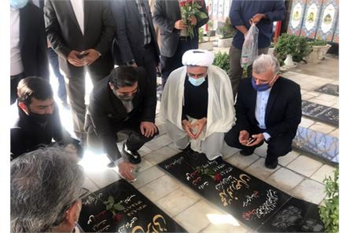 تجدید میثاق وزیر فرهنگ و ارشاد اسلامی با آرمان های شهدا در زاهدان