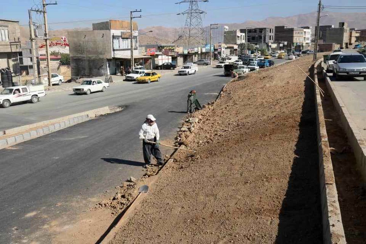 عملیات احداث ۵ هزار مترمربع فضای سبز در خیابان امام شافعی در نایسر آغاز شد