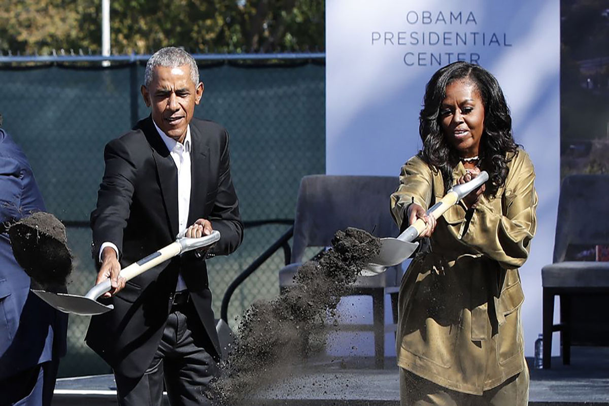 اقدام تازه باراک اوباما و میشل/ زن و شوهر در حال بیل زدن