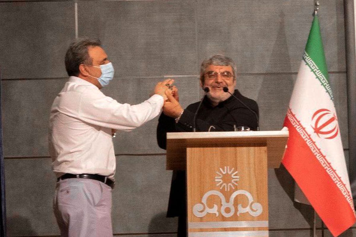 اهدای انگشتر متبرک بارگاه حضرت زینب (س) به مجموعه ستاره خلیج‌فارس