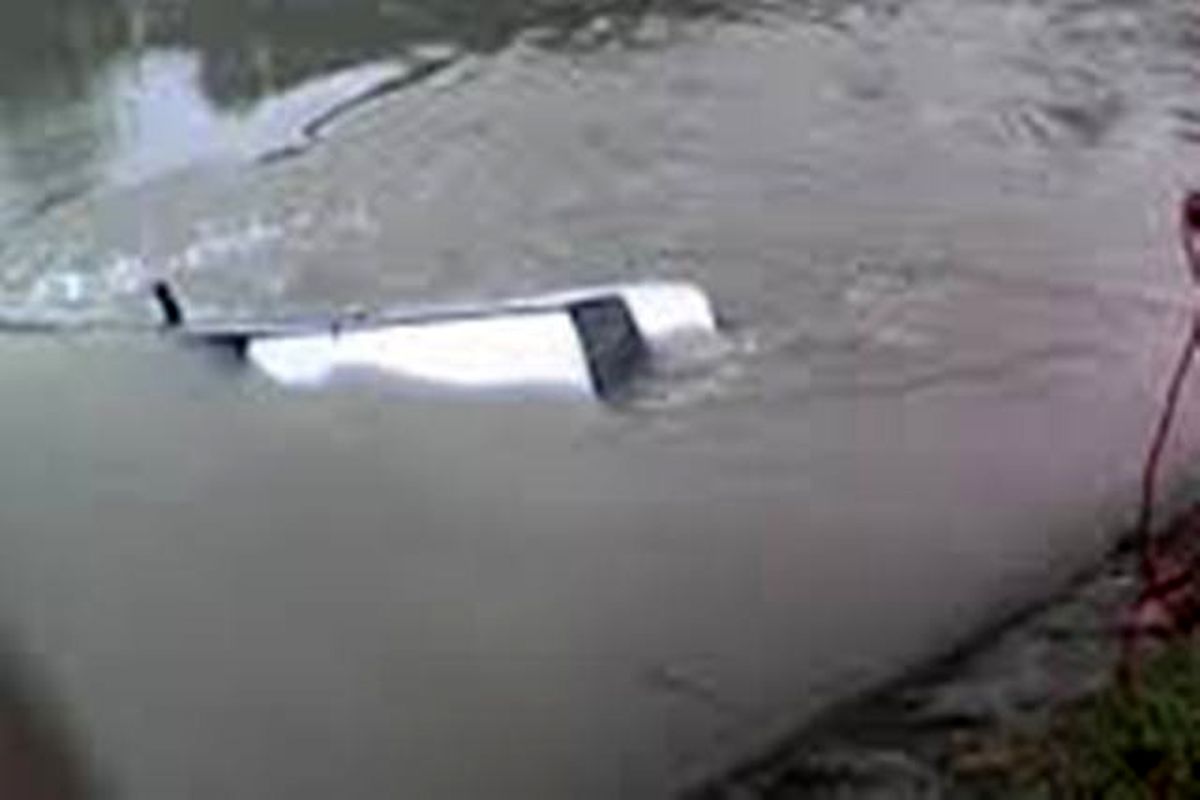 سقوط مرگبار خودروی ام وی ام به داخل رودخانه