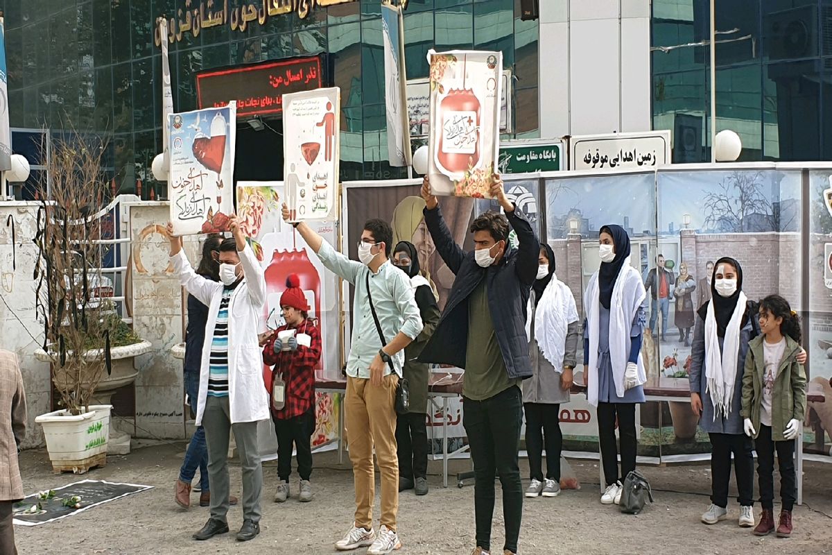 نمایش خیابانی «اهداء خون اهداء زندگی» در قزوین اجرا شد
