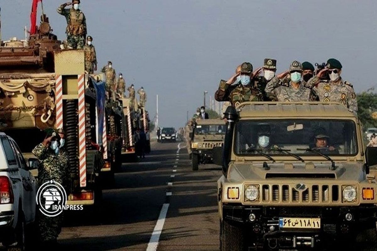 رژه یگان‌های شرکت‌کننده در رزمایش مشترک ذوالفقار ۱۴۰۰ ارتش