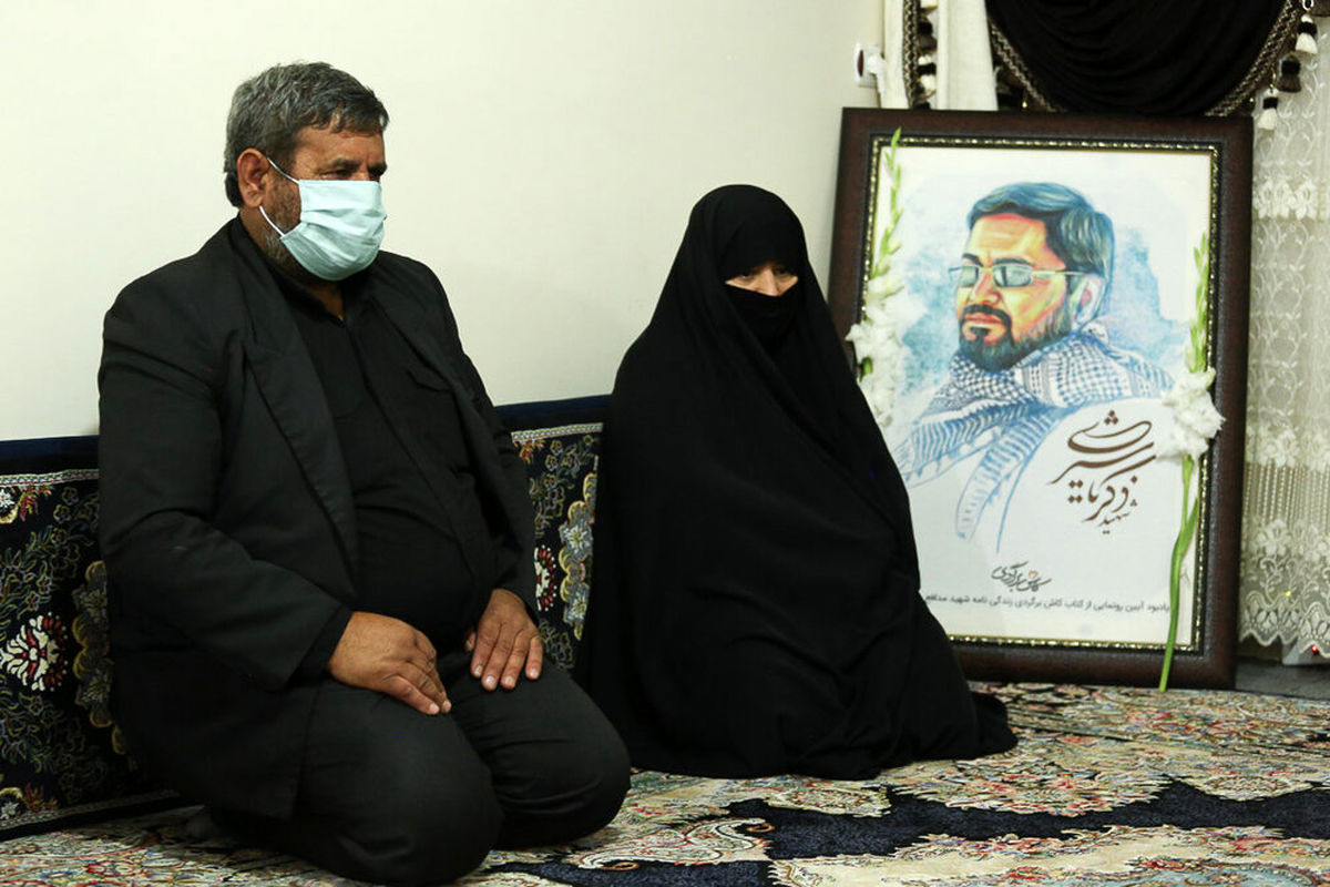 تنها خواسته ما از مسئولان خدمت به مردم است/ نگذارید پرچم شهدا بر زمین بماند