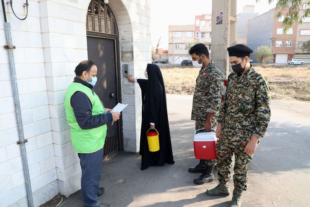 فعالیت ۲۸ تیم سیار واکسیناسیون در قم