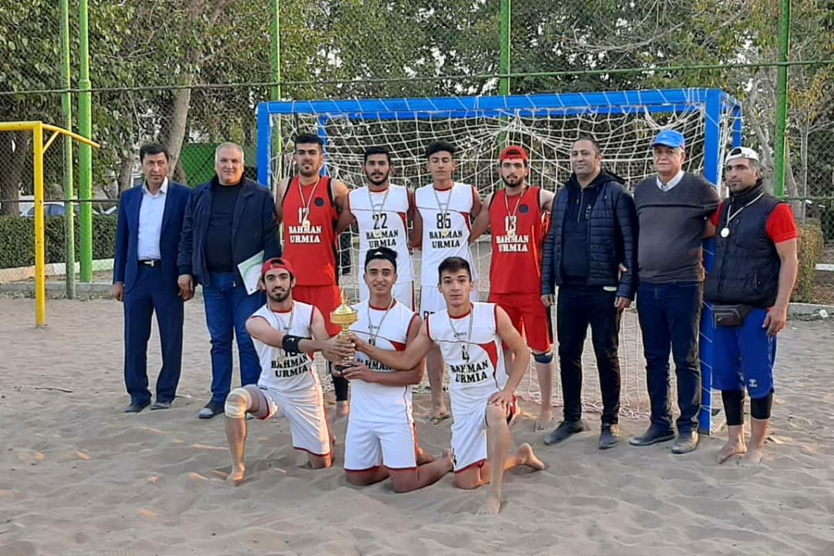 بهمن ارومیه قهرمان هندبال ساحلی جوانان کشور شد