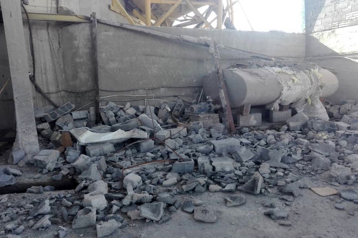 خسارت ناشی از زلزله در سوله نگهداری سیمان واحد بهنام سازه کوشا