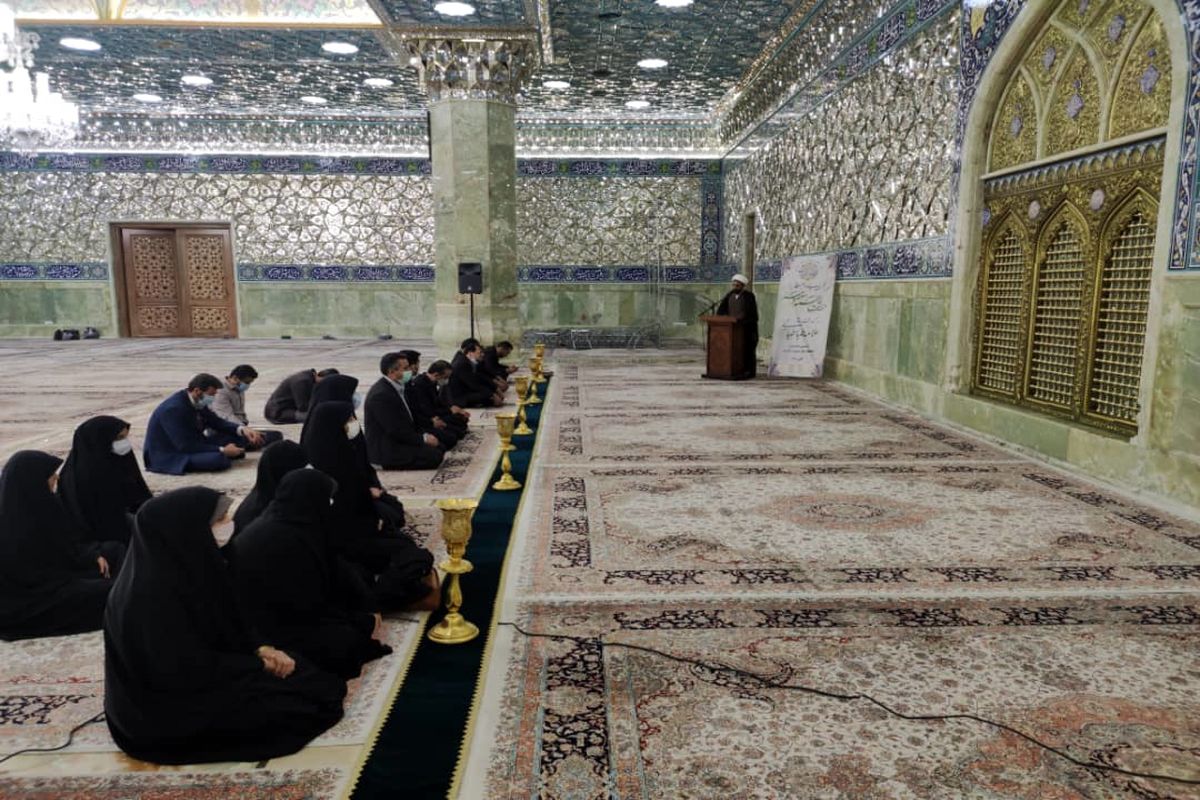 آیین غبارروبی حرم مطهر حضرت معصومه (س) با حضور مسئولان و کتابداران کتابخانه‌های عمومی استان قم