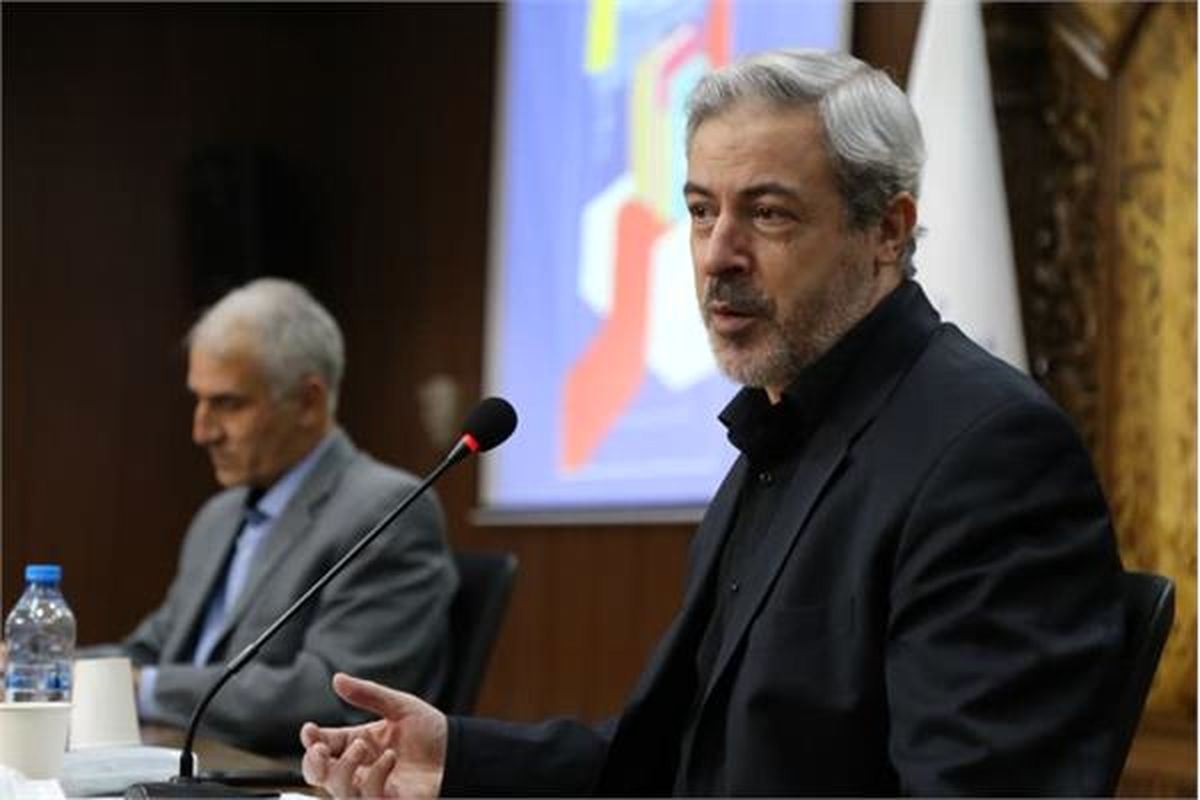 تعداد کتابفروشی‌ها و کیفیت ارائه خدمات آن ها در تبریز در حال افزایش است/فروش فصلی کتاب، یکی از بهترین طرح‌های حمایت از جریان فرهنگی است