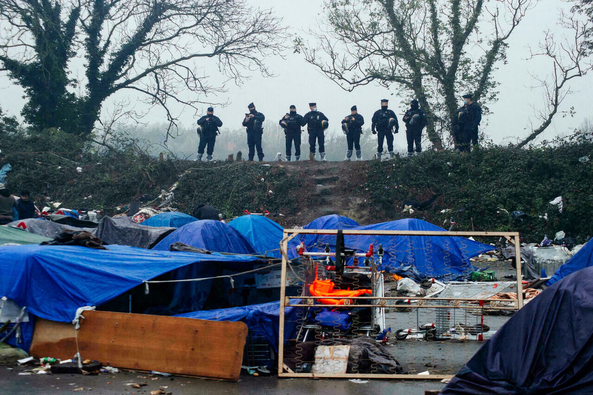 انگلیس یک اردوگاه پناهجوی فرانسوی را تخلیه کرد