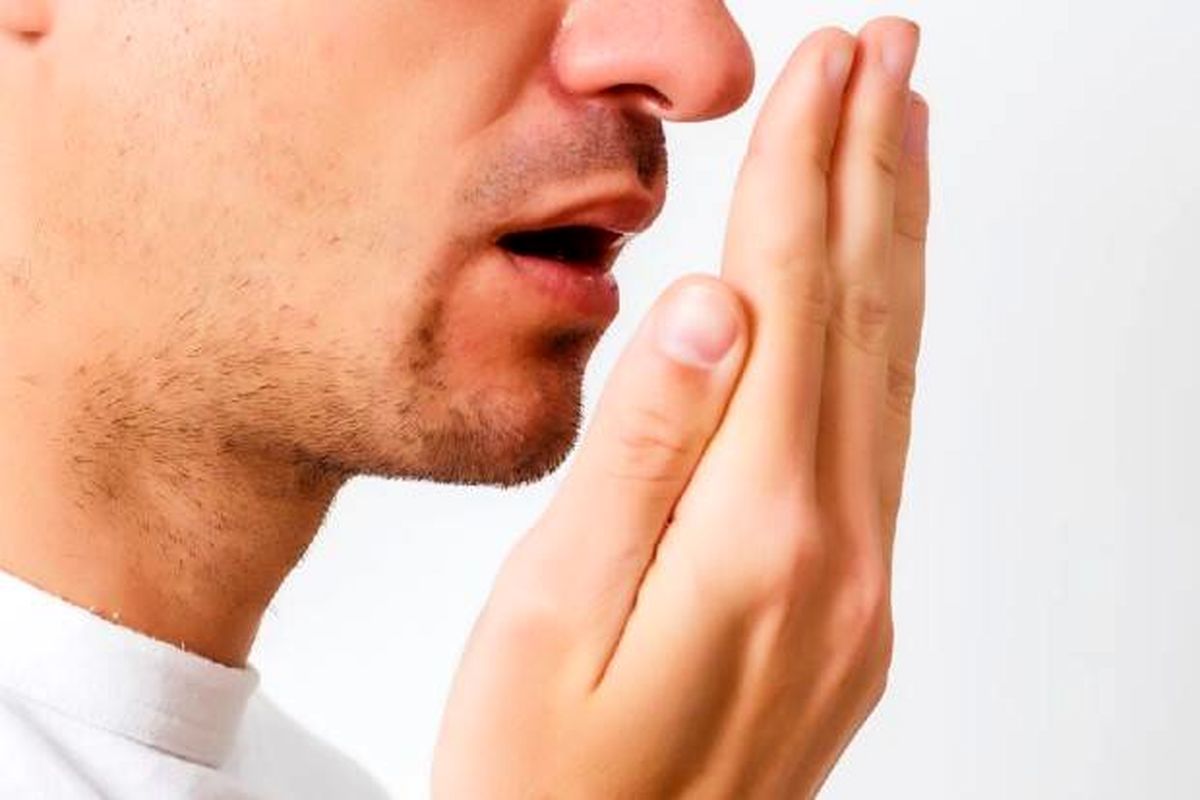 این ۶ عادت غلط موجب بوی بد دهان می‌شوند!