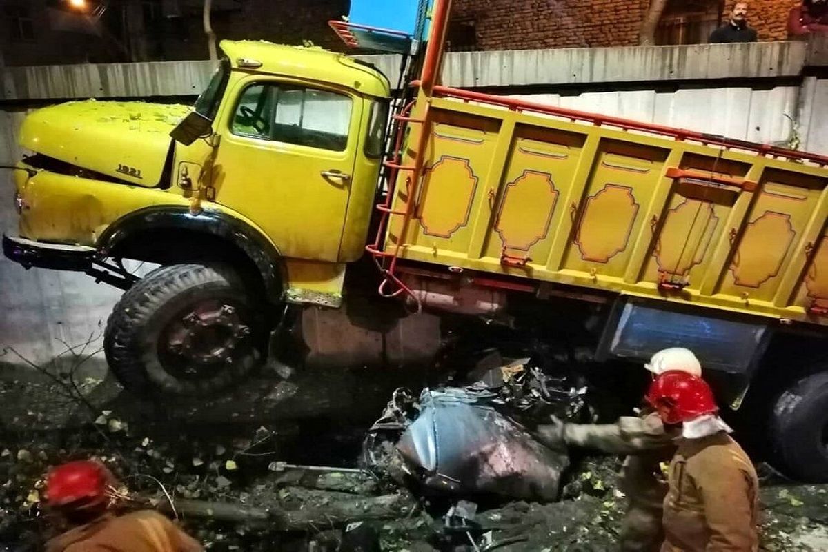 برخورد کامیون با وانت در محور همدان-تهران سه کشته برجای گذاشت