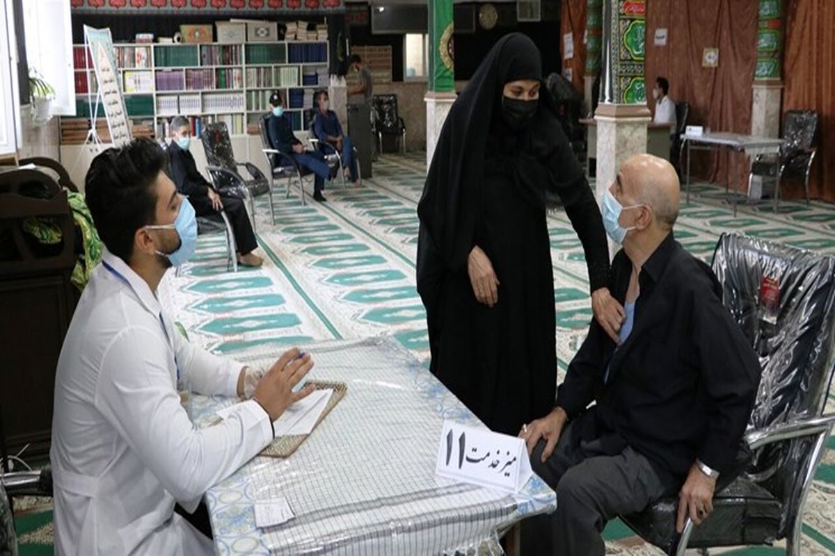 طرح واکسیناسیون خانه به خانه در حاشیه شهر مشهد در حال اجراست