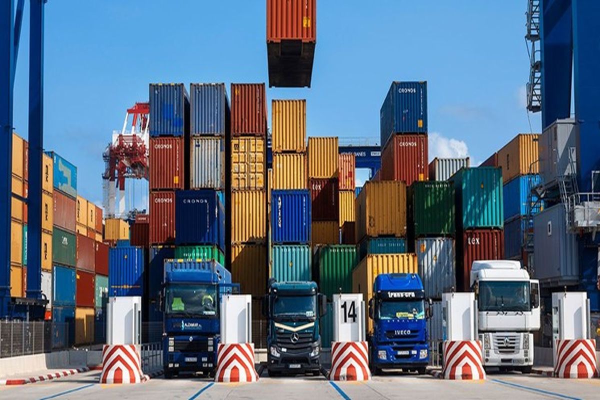 کاهش ٣٢.٤ درصدی نرخ تورم کالاهای صادراتی در تابستان ١٤٠٠