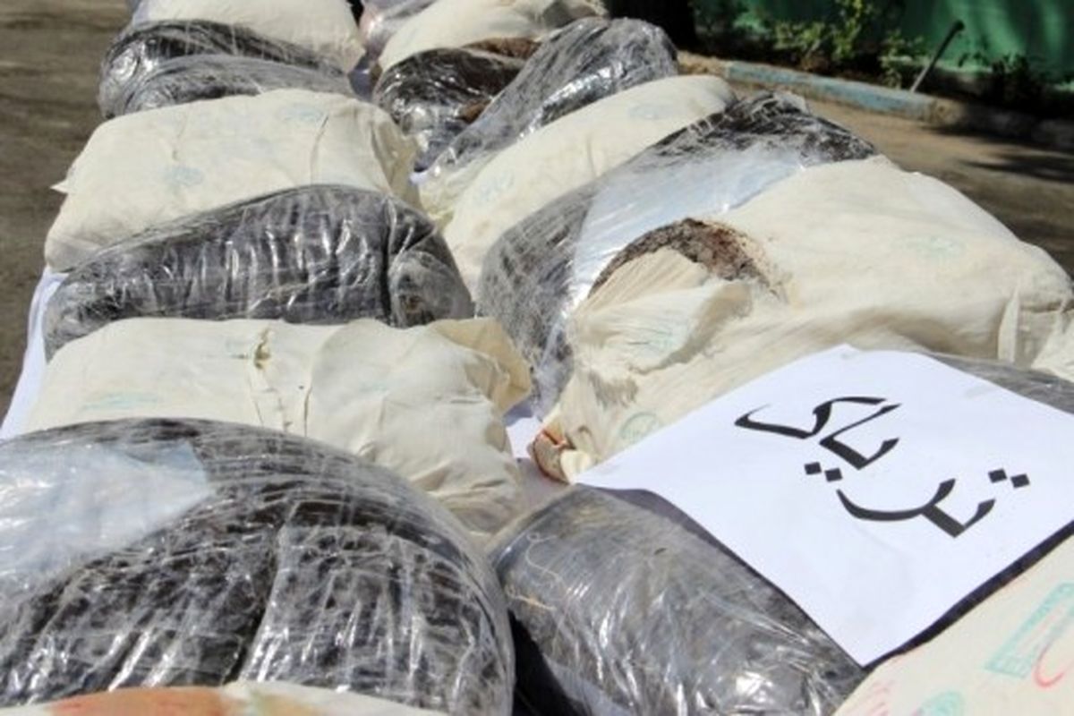 دستگیری ۳ قاچاقچی و کشف بیش از ۶۱ کیلوگرم تریاک در اهواز
