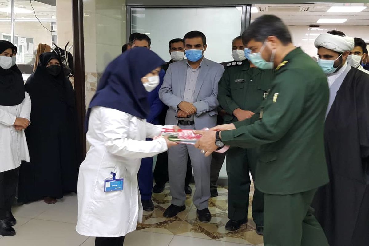 تجلیل مسئولان سپاه فتح از پرستاران درمانگاه امام جعفر صادق (ع ) یاسوج