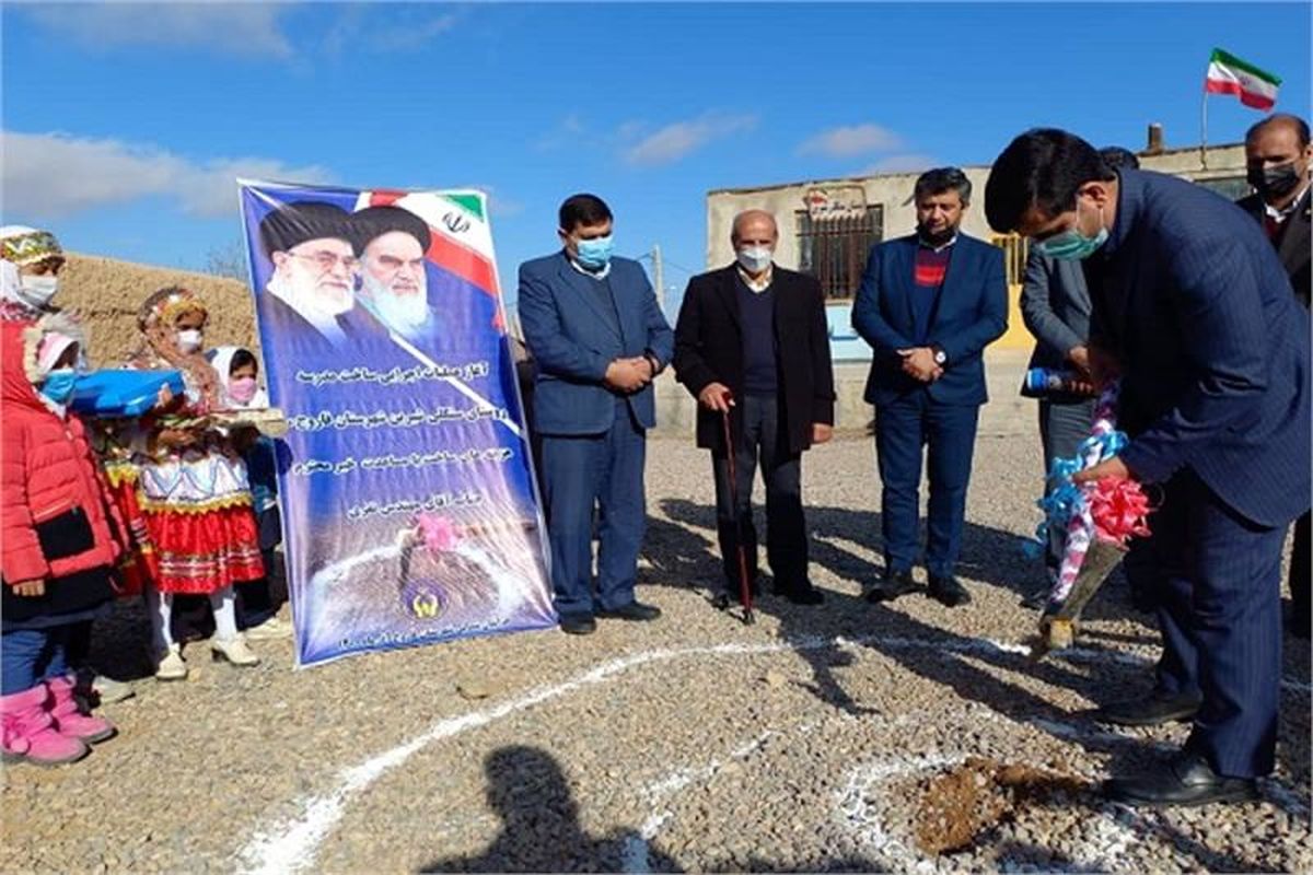 کلنگ احداث مدرسه «روستای سنگلی شیرین» شهرستان فاروج به زمین زده شد