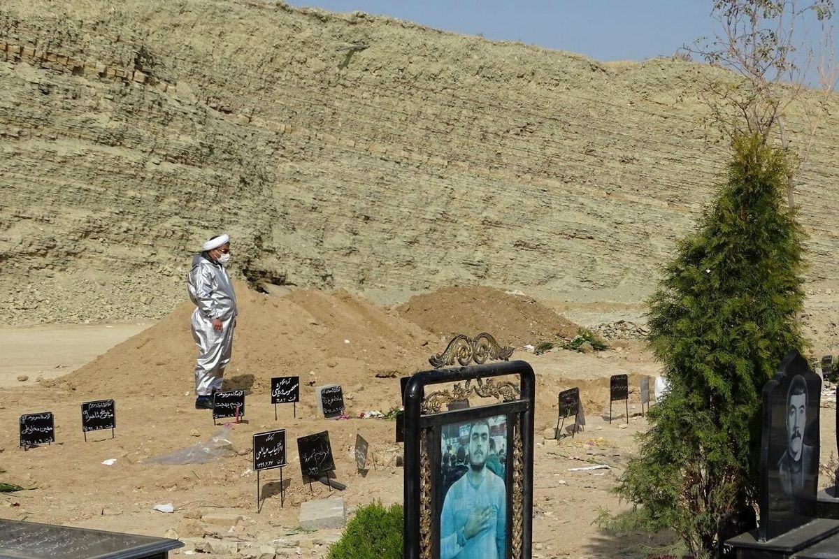 دفن ۳۵۸۹ نفر از اموات کرونایی در باغ رضوان ارومیه