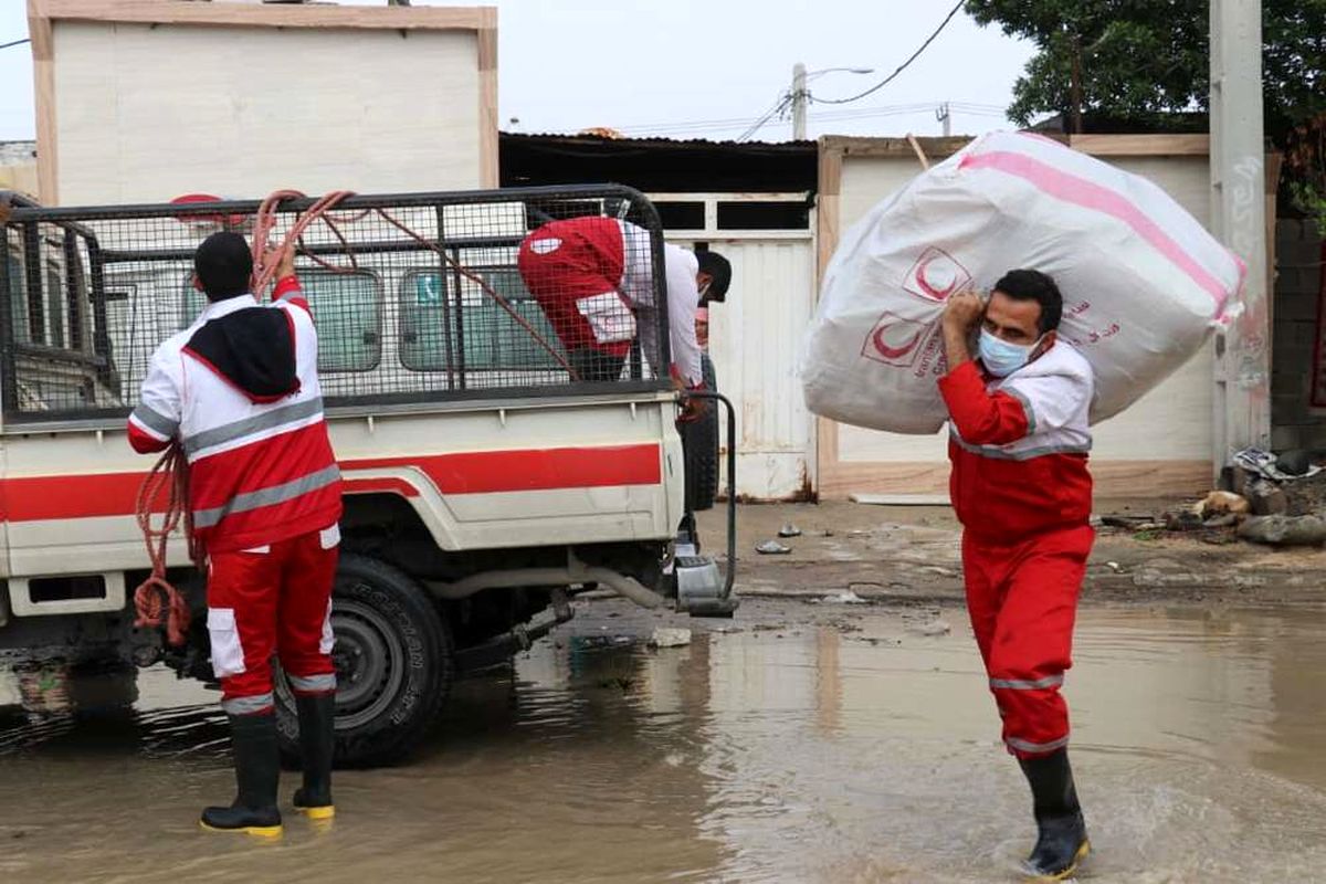 امدادرسانی نجاتگران هلال احمر خوزستان به ۷۳۴ نفر متأثر از بارش باران/ اسکان اضطراری ۱۴۰ نفر تا کنون
