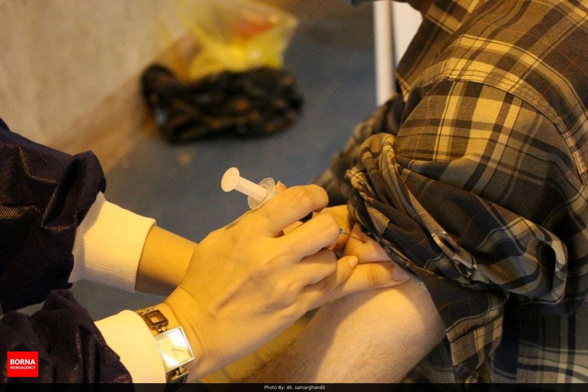 عوارض جانبی دُز سوم و دوم واکسن کرونا یکسان است؟