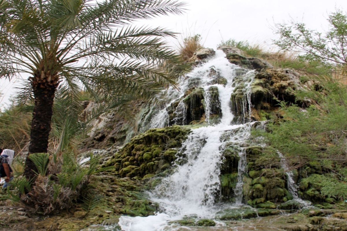 آبشار تزرج یکی از زیباترین جاذبه‌های استان هرمزگان