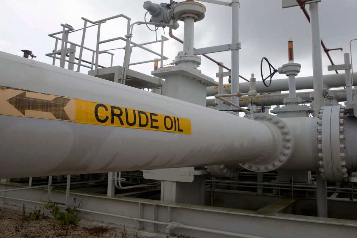 آمریا برای کنترل بهای نفت خام عرضه ۱۸۰ میلیون بشکه نفت به بازار را بررسی می‌کند