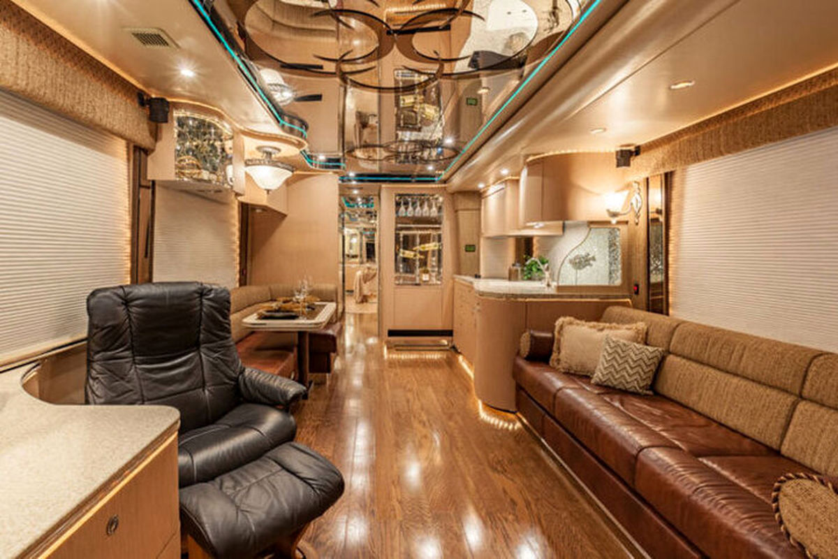 فیلم / لاکچری‌ترین اتوبوس جهان