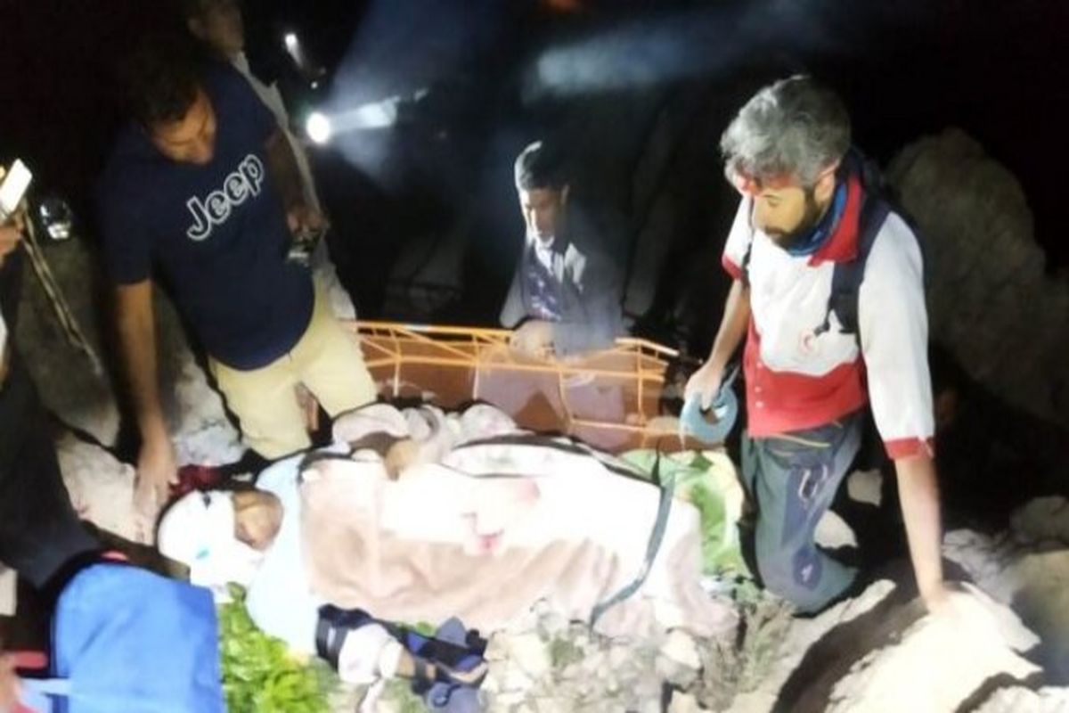 با تلاش امدادگران هلال احمر جوان بویراحمدی از مرگ حتمی نجات یافت