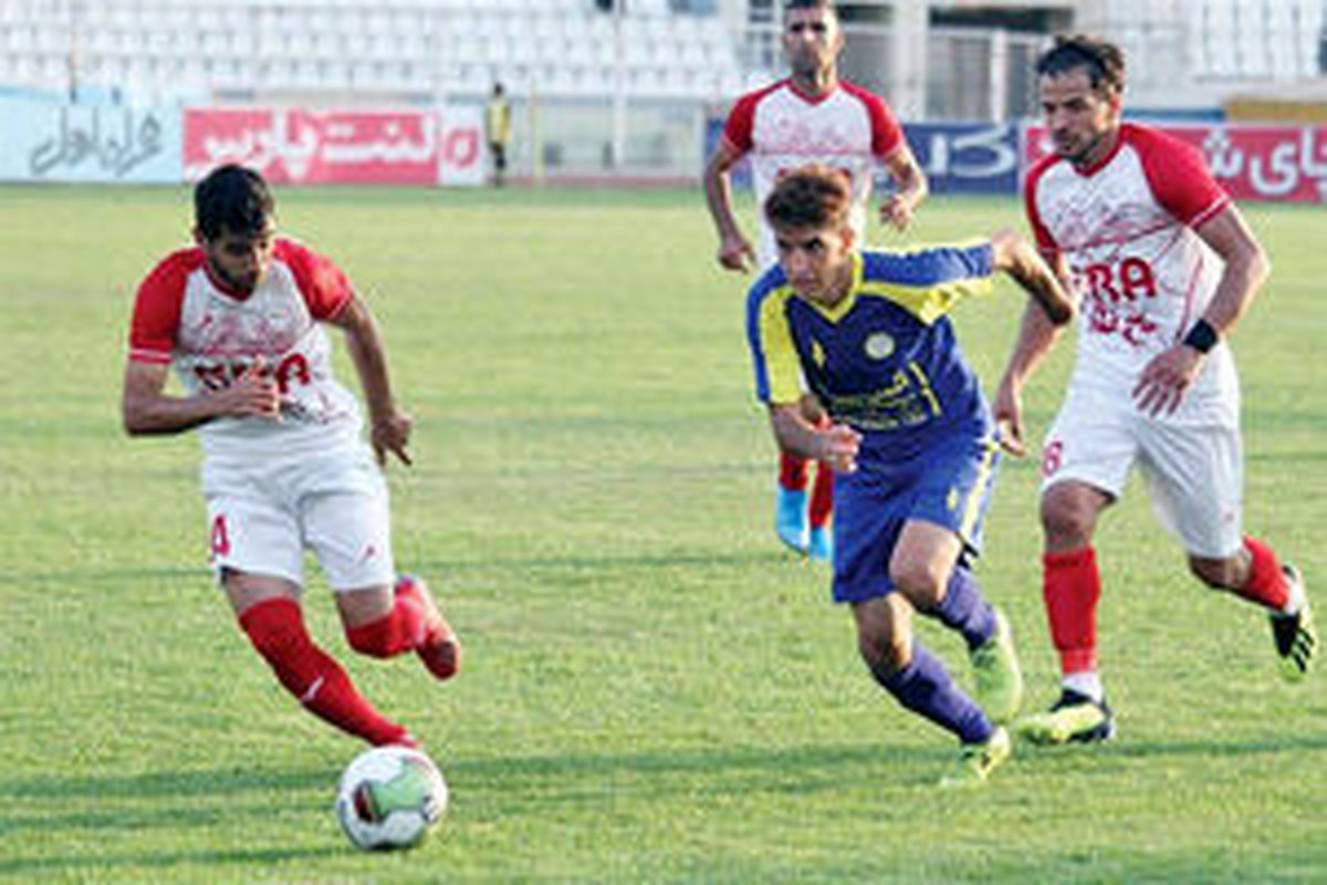 رقابت فوتبالیست ها در لیگ رده های  سنی باشگاهی قزوین