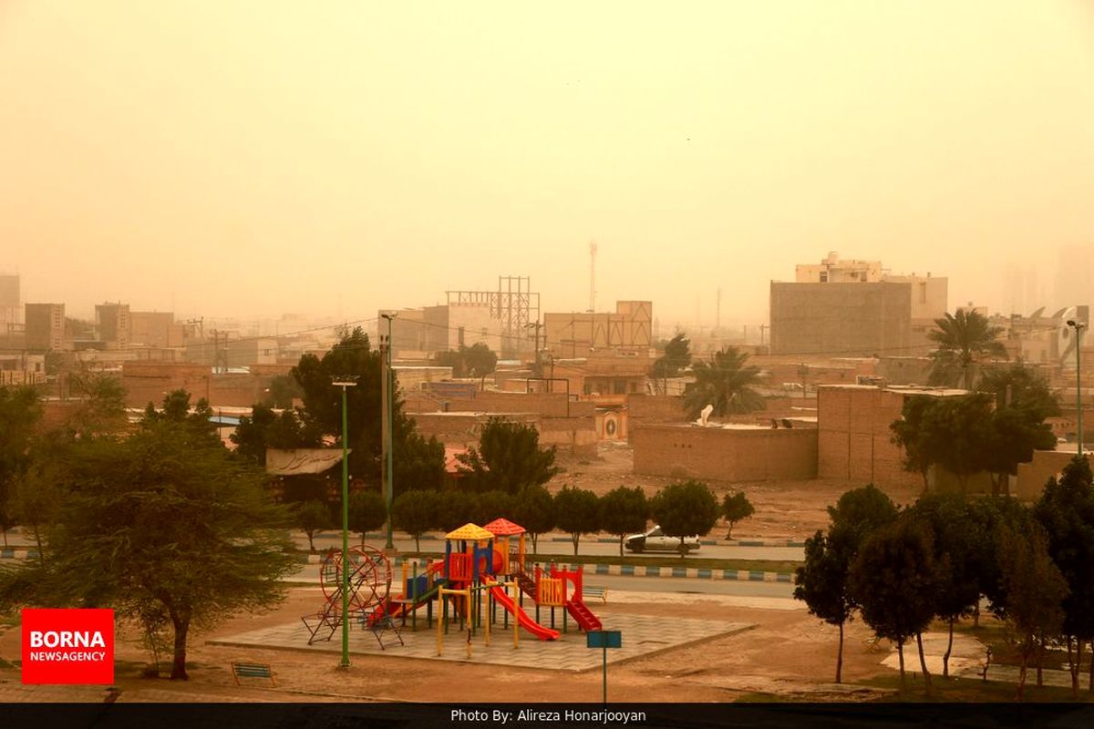 گرد و خاک مدارس ۱۰ شهر خوزستان را فردا ۲۴ فروردین‌ماه تعطیل کرد