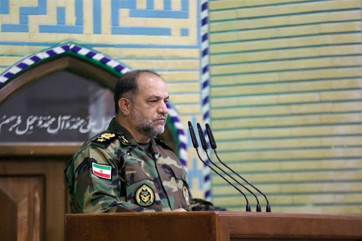 جمهوری اسلامی ایران به برکت مقاومت سربازان ایستاده است