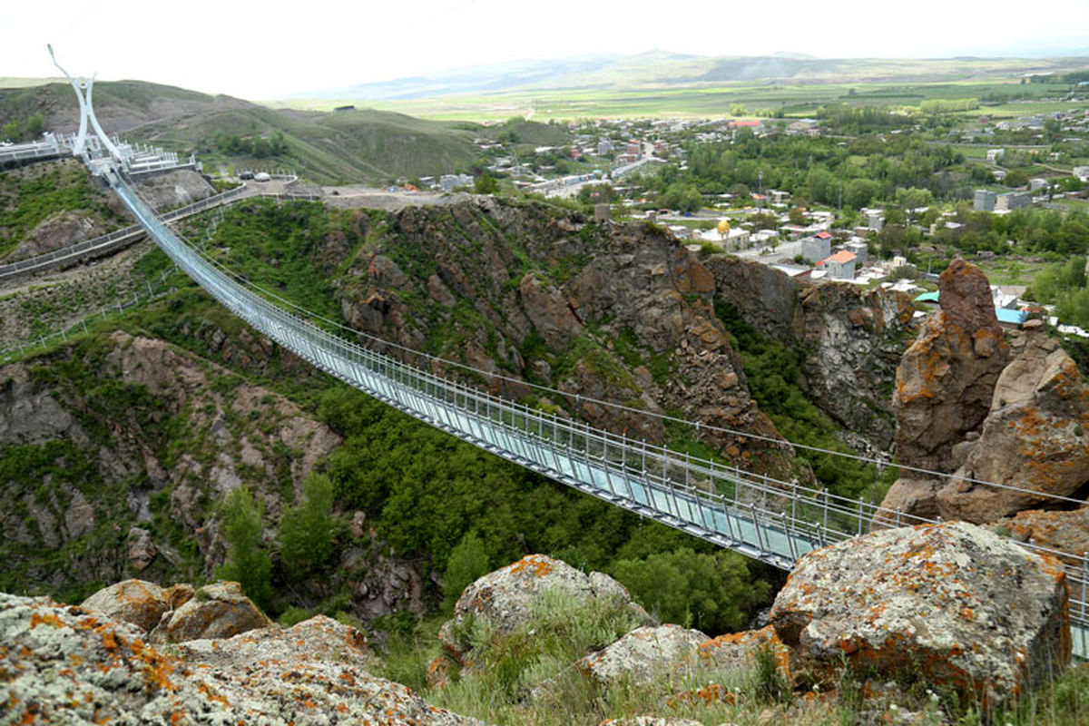 پل تمام شیشه ای قوسی شکل ایران _ اردبیل