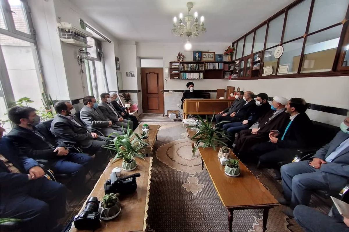 خدمت به مردم باید به صورت عملی باشد