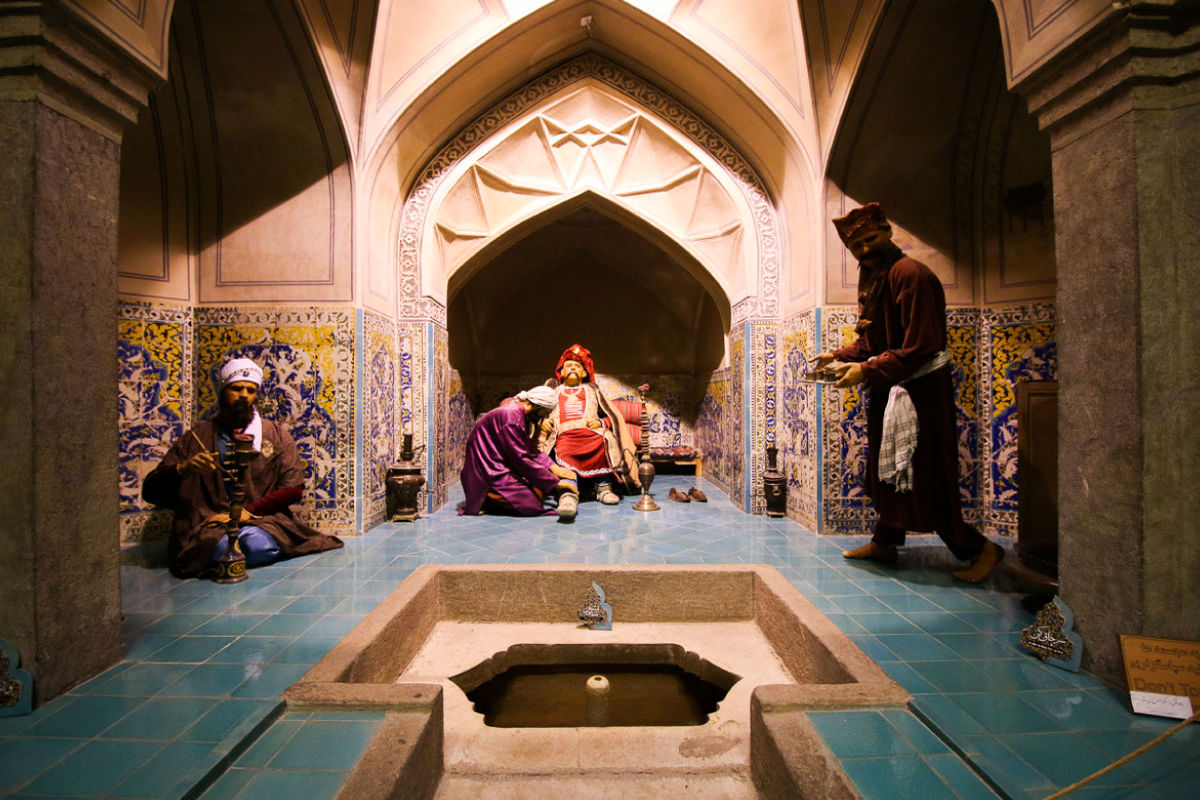 موزه‌گردی در حمام علی‌قلی‌آقا در هفتم فروردین ماه ۱۴۰۱