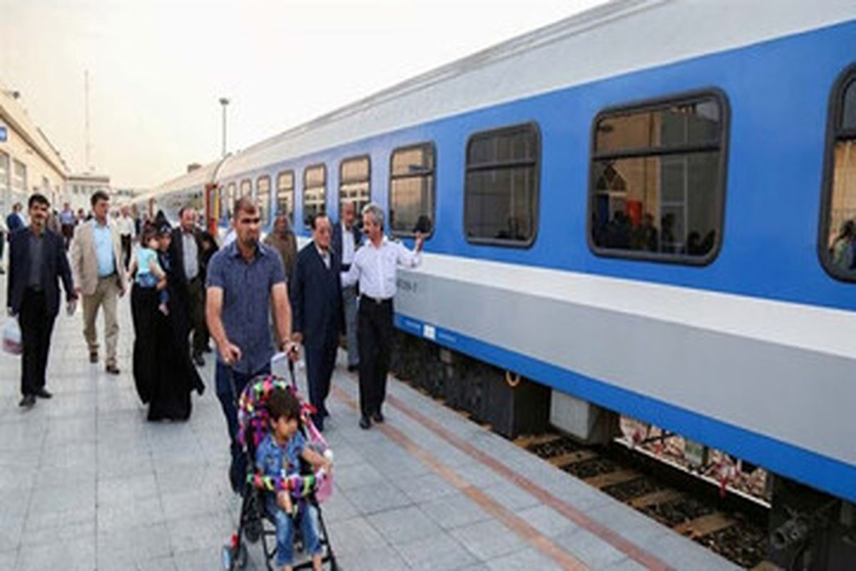 انصاری :  قطار تهران به شیراز در آباده متوقف شد