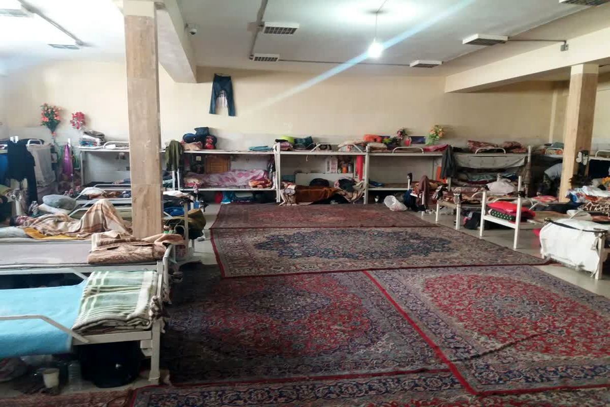 اسکان موقت ۱۶۰ بی‌سرپناه در گرمخانه شهرداری همدان