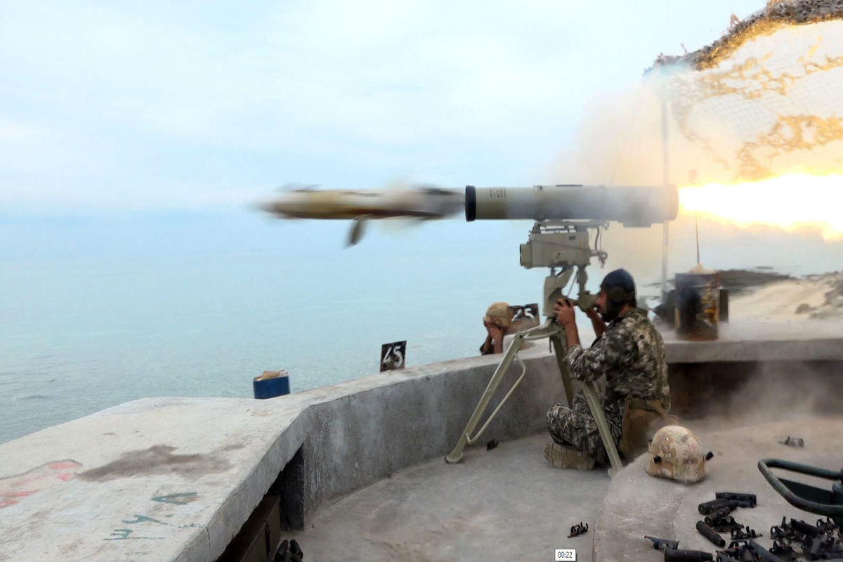 رزمایش نیروی دریایی سپاه در خلیج فارس؛ اصابت موشک های کروز دریایی به اهداف مشخص/ غرش پهپادهای آسمان خراش نقطه زن