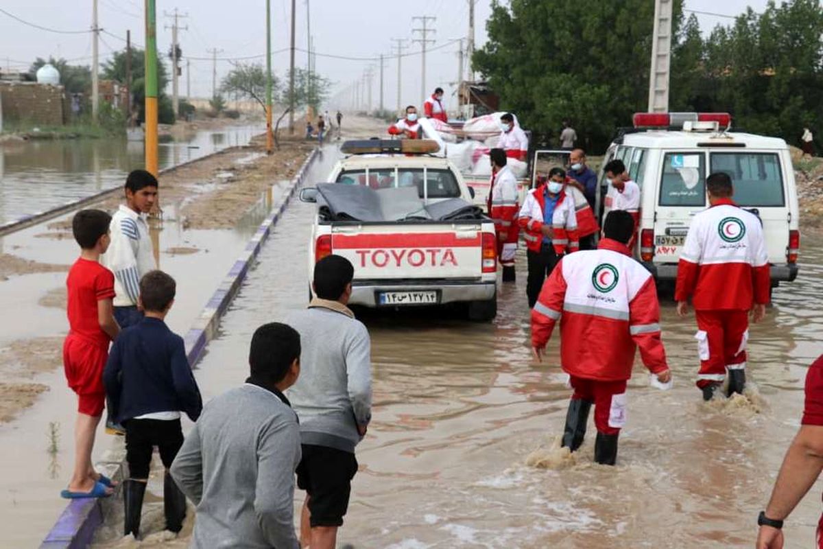 امدادرسانی هلال احمری ها به متاثرین از بارندگی ها در ۶ شهر خوزستان