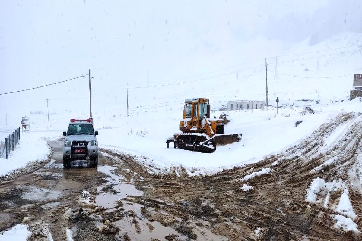 فرماندار خبر داد  : مسدود شدن راه ارتباطی ۱۵۰ روستای  دلفان در پی بارش برف / قطع برق ۹۰ روستا