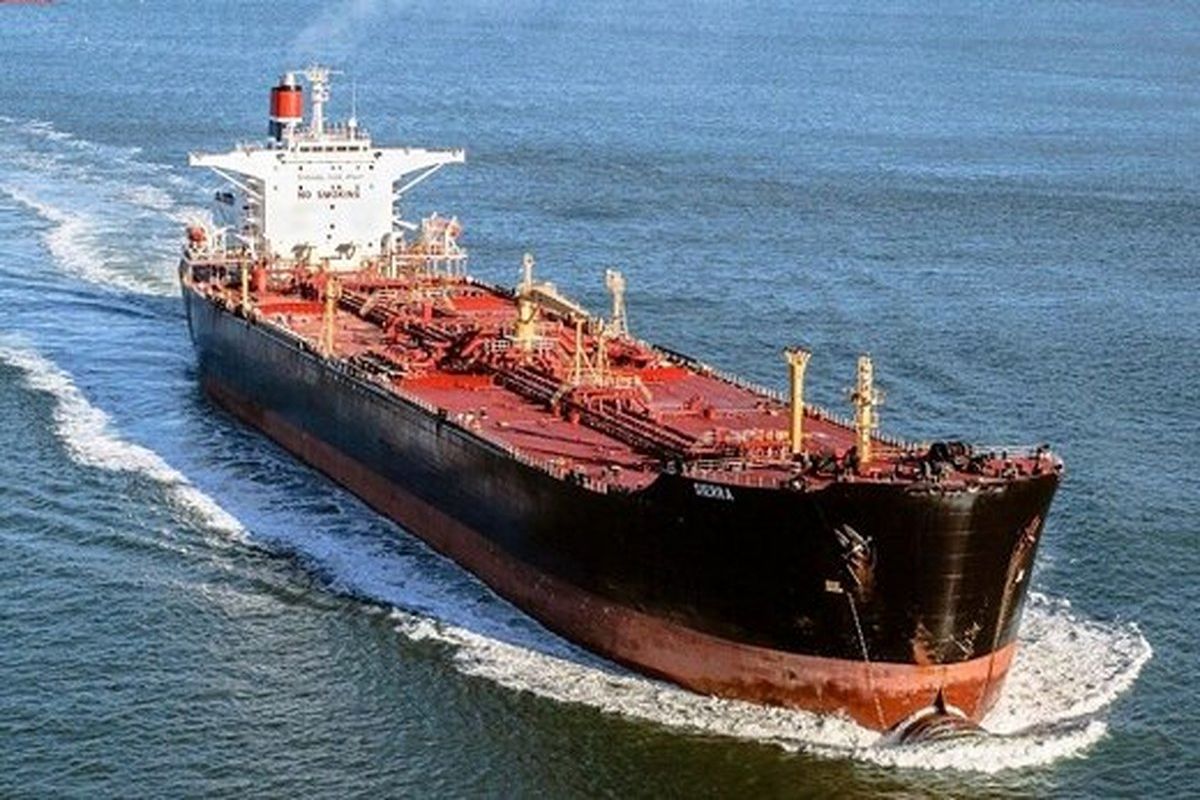 عملیات پهلودهی دومین نفتکش سوپرتانکر غول پیکر ۳۲۰ هزار تنی در بندرعباس موفقیت آمیز بود